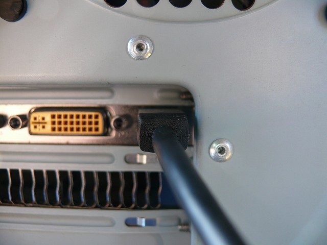 PC ケースと干渉しない HDMI ミニ変換アダプタ