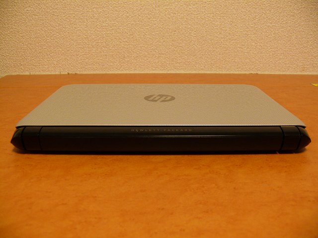 HP Pavilion 10-e000 TouchSmart 背面