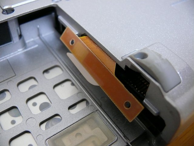 Let's note S9 搭載 HDD から接続コネクターを外す